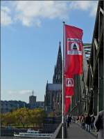 Blick entlang der Hohenzollernbrcke in Richtung Klner Dom.