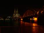 Dom und Hohenzollernbrcke bei Nacht.