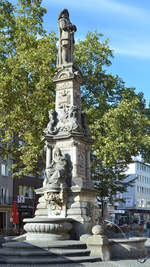 Das Denkmal für Jan-von-Werth auf dem großen Altstadtplatz Alter Markt in Köln.