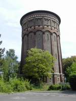 Krefeld, Gutenbergstr.: Der alte Wasserturm, von der Carl-Schurz-Str.