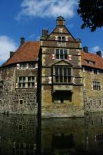 Ldinghausen, Wasserburg Vischering, erstmals erwhnt 1271, Wasserburg aus   Baumberger Sandstein, erbaut von Bischof Gerhard von der Mark (29.05.2011)