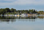 Jede Menge kleine Segelboote am  Lago Beach Zlpich  am Zlpicher See - 26.09.2023