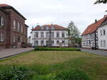 Blomberg, Brgerbro, Rathaus und Denkmal fr den deutsch-franzsischen Krieg am Hindenburgplatz (15.06.2025)