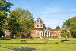 Das Badehaus 2 am 18.05.2022 im fast menschenleeren Kurpark von Bad Oeynhausen