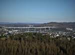 SIEGERLAND/SIEGTAL MIT NIEDERSCHELDEN/EISERFELD UND A-45 AUTOBAHNBRCKE  Am 2.3.22 fllt von einem abgeholzten Bergrcken hoch ber NIEDERSCHELDEN der Blick ins SIEGTAL mit den