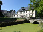 Mellrich, Schloss Eggeringhausen, Dreiflgelbau mit quadratischen Ecktrmen, erbaut ab 1660 durch Anna Catharina Grfin zu   Salm-Reiferscheid (19.06.2025)