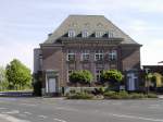 Kempen: Schon bei der Ankunft am Bahnhof ist zu erkennen, dass die kleine Stadt keinen langweiligen Anblick bietet.