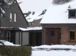 Am 12.3.2013 überraschte der Winter auch die Einwohner Giesenkirchens, wie hier auf einem Garagendach türmte der heftige Nordwind den Schnee immer wieder zu bizarren Gebilden auf.