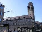 Das Rathaus mit dem Rathausturm von der Straenbahnhaltestelle  Stadtmitte  her gesehen