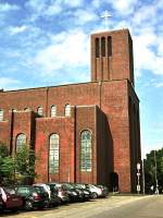 In Nachbarschaft zur evangelischen Petrikirche, deren Anfnge ins Mittelalter zurck reichen, steht auf dem Mlheimer Kirchenhgel die neu-sachliche katholische Marienkirche, gebaut 1928/29 nach