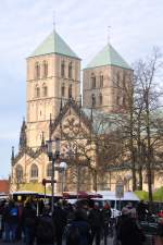 MNSTER, 18.01.2014, der Paulusdom mit dem samstglichen Wochenmarkt