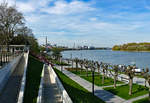 Rheinuferpromenade in Wesseling mit Blick in Richtung Godorf - 31.03.2017