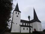 LEUSCHEID/WESTERWALD-EVANGELISCHE KIRCHE  1131 erstmals urkundlich erwhnt als katholische Marienkirche,beeindruckt die dreischiffige Basilika,  Chor,Querhaus und Sakristei stammen aus dem