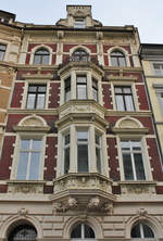 Fassade eines schnen und fr Wuppertal typischen alten Grnderzeit Gebudes, in der Simonstrae am Arrenberg.