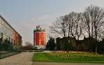 Elisen-Turm auf der Hardt, einem der ltesten Stadt-Parks in Deutschland, mitten im Zentrum auf einem Bergrcken ber der fast 400.000 Einwohner zhlenden Grostadt Wuppertal