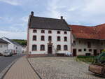 Stahl, Hofanlage in der Oberweiser Strae, stattlicher Winkelhof von 1722 (22.06.2022)