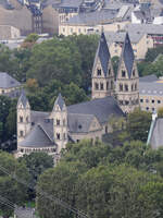 Blick von oben auf die 836 geweihte Basilika St.