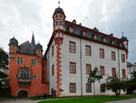 Das von 1528 bis 1530 im sptgotischen Stil erbaute Schffenhaus war der Sitz des kurtrierischen Schffengerichts fr die Stadt Koblenz, daneben das von 1419 bis 1425 im