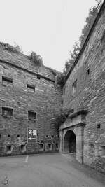 Eines der vielen Portale in der Festung Ehrenbreitstein.