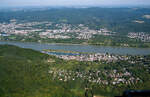 Luftaufnahme von 2003, im Vordergrund Oberwinter, Kreis Ahrweiler, Rheinland Pfalz und gegenber auf der anderen Seite des Rheins liegt Rheinbreitbach, Kreis Neuwied, Rheinland Pfalz.