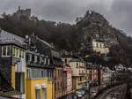 Idar-Oberstein, Blick auf die Felsenkirche, Burgruine und auf den Schlos-Oberstein, von der Gehbrcke.