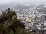 Die Burgruine Oberstein und  der Stadtteil Oberstein, vom Schlo  am 29.01.2013 fotografiert.