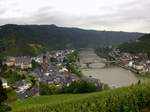 Blick auf die Stadt und die leicht berflutete Mosel auf der Cochemer Reichsburg.