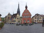 Gau-Algesheim, Rathaus am Marktplatz und Pfarrkirche St.