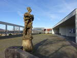 Konz, Statue von Kaiser Konstantin am Kirchenvorplatz (05.11.2025)