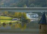 Die Saar aus der Oberstadt von Saarburg aus aufgenommen am 19.10.08, gerade in dem Moment, als das luxemburgische MS  Princesse Marie-Astrid  um die Kurve fhrt.