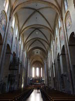 Mainz, Mittelschiff mit sptgotischer Kanzel im Dom St.