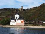 MITTELRHEIN-ROMANTIK IN KAUB MIT FLUSSBURG  PFALZGRAFENSTEIN   In der bevlkerungsmig kleinsten Stadt von RP steht auf einem Felsen im RHEIN die am niedrigsten  gelegene Wehranlage am