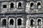 Ausschnitt der Stadtseite von Porta Nigra in trier.