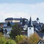 HACHENBURG//WW.-HACHENBURGER TRME UND DCHER  Im Vordergrund der Turm der ev.