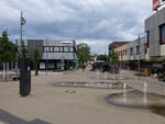 Lebach, Brunnenanlage und Huser am Marktplatz (15.07.2023)
