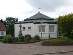 Ormesheim, evangelische Kreuzkirche, erbaut 1989 durch den Architekten Herbert Hrter (14.07.2023)