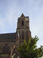 Das Bild zeigt einen Turm der Pfarrkirche St.