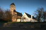 Die tief stehende Nachmittagssonne taucht die Schlosskirche und das Schlossbergmuseum in ein wunderbar warmes Licht; Dezember 2006.