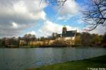 Die Schlosskirche zu Chemnitz thront weithin sichtbar ber dem Schlossteich.