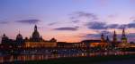 Dresden mit der Elbe am Abend.