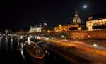 Dresden, Anlegestelle Raddampferflotte und Brhlsche Terrasse, nachts fast vom gleichen Standpunkt wie vorheriges Bild - 01.09.2009