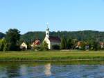 Die Hosterwitzer Kirche im Abendlicht (von einem Dampfer auf der Elbe gesehen); 17.06.2009  