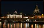 Dreden bei Nacht: Blick von der Augustbrcke ber die Elbe auf die Brhlsche Terasse und die Frauenkirche.