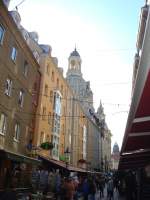 Dresden, Blick zur Frauenkirche links, im Hintergrund der Rathausturm, von der Mnzgasse aus, Okt2009