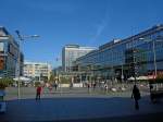 Dresden, Blick vom Hauptbahnhof zur Prager Strae, einstmals, vor der vlligen Zerstrung im Februar 1945, eine der bekanntesten Einkaufstraen in Europa, Okt.2009