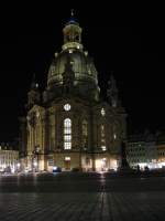 erster Versuch von Nachtaufnahmen -Frauenkirche Dresden - mit einer IXUS 65    Kritik erbeten