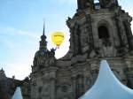 20.08.2011 - Ballon zwischen Schlo und Hofkirche zum dresdener Stadtfest