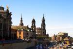 Blick am 06.10.2011 von der Brhlschen Terrasse ber das Terrassenufer zu Residenzschlo, Katholischer Hofkirche und Semperoper (von links nach rechts).