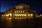 Die Dresdner Semperoper in der Abenddmmerung.