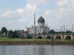 Die ehemalige Zigarettenfabrik Yenidze in Dresden-Friedrichstadt,dient heute nur noch als Brogebude.(27.7.2011)